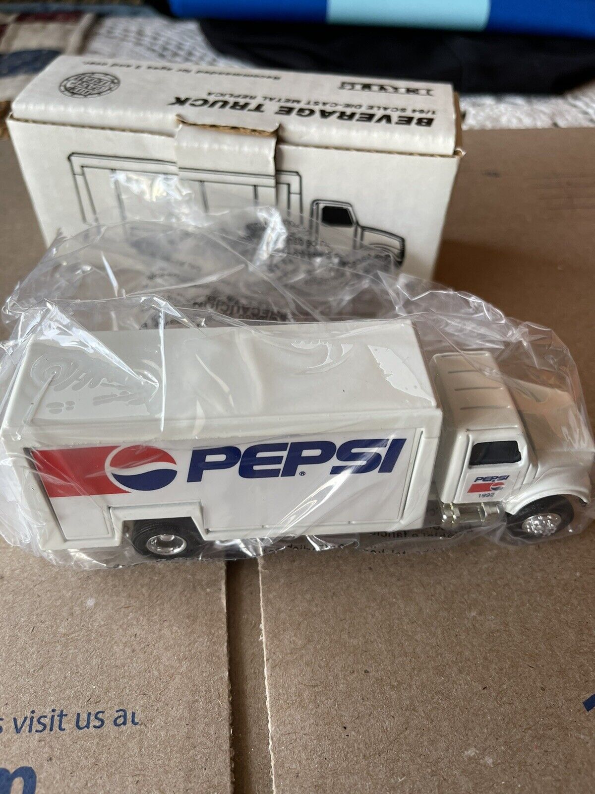 1/64 Ertl Die-cast Metal Diet Pepsi Beverage Truck (#9376) 1992 Collector Nib!